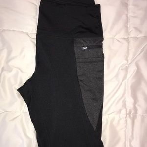 Black & gray 90 Degree leggings with FIVE pockets